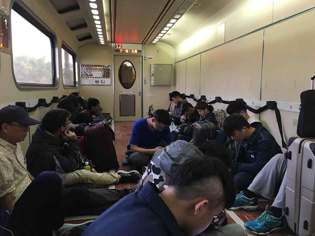IMG_2322 拷貝.jpeg - 20170219 台南火車站的通勤