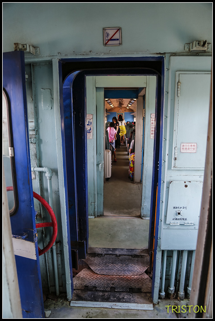 _H1A8389.jpg - 20171004 3671次藍皮普通車+鎮安車站