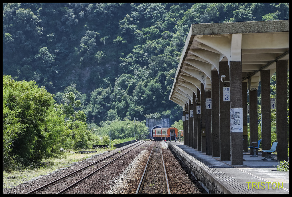 _H1A8360.jpg - 20171004 3671次藍皮普通車+鎮安車站