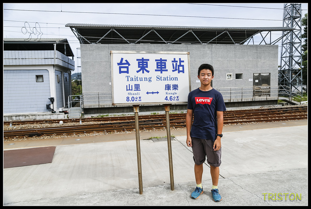 _H1A8516.jpg - 20171004 3671次藍皮普通車+鎮安車站