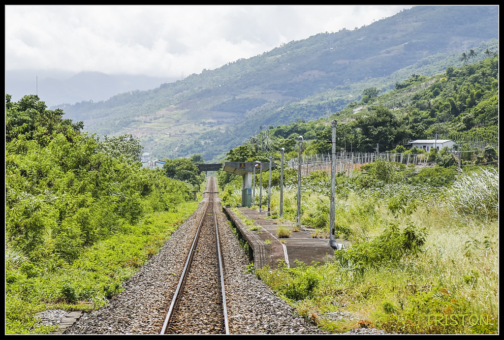 _H1A8433.jpg - 20171004 3671次藍皮普通車+鎮安車站