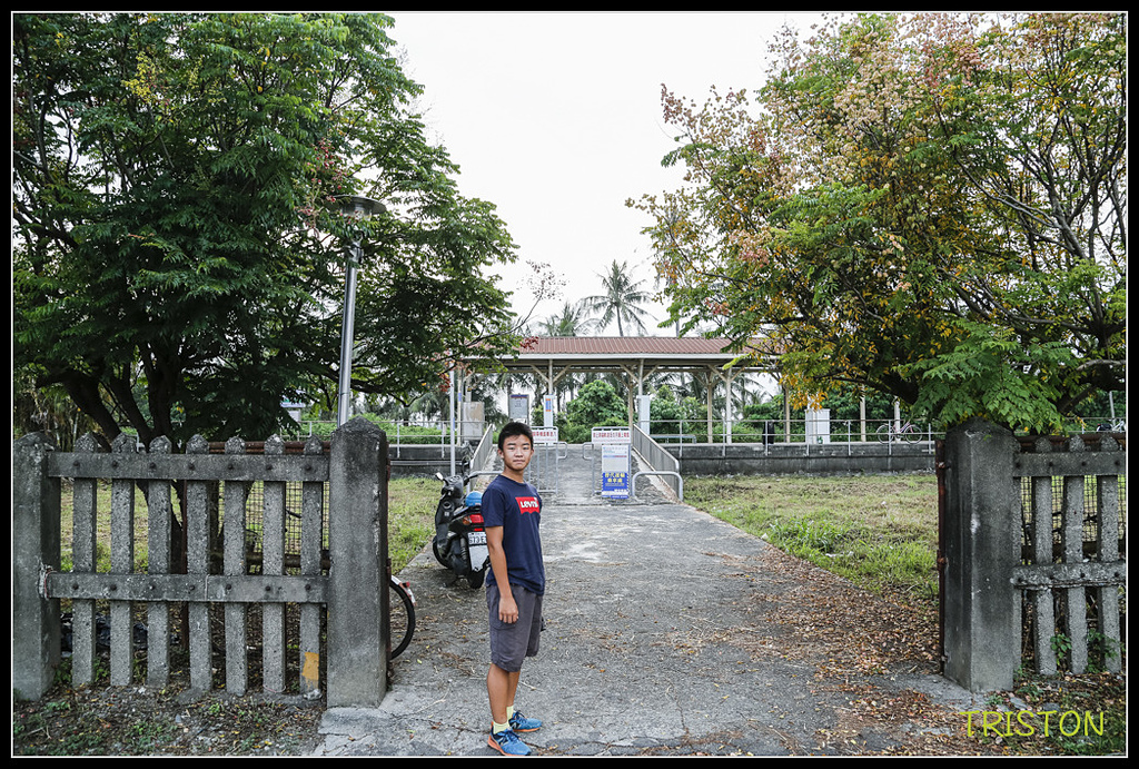 _H1A8523.jpg - 20171004 3671次藍皮普通車+鎮安車站