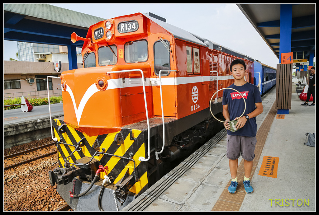 _H1A8104.jpg - 20171004 3671次藍皮普通車+鎮安車站