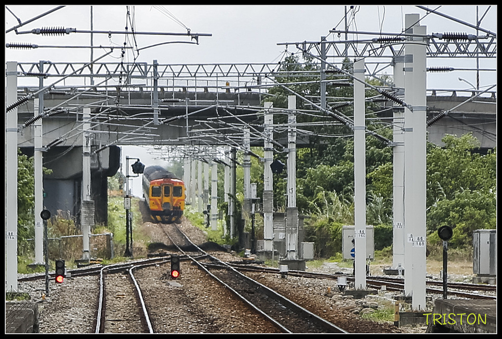 _H1A8486.jpg - 20171004 3671次藍皮普通車+鎮安車站