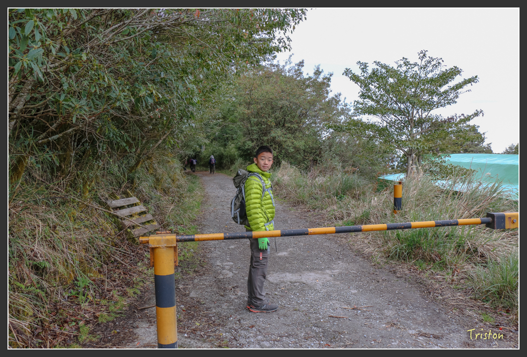 IMG_1049.jpg - 20151219 鳶嘴稍來山、小雪山林道