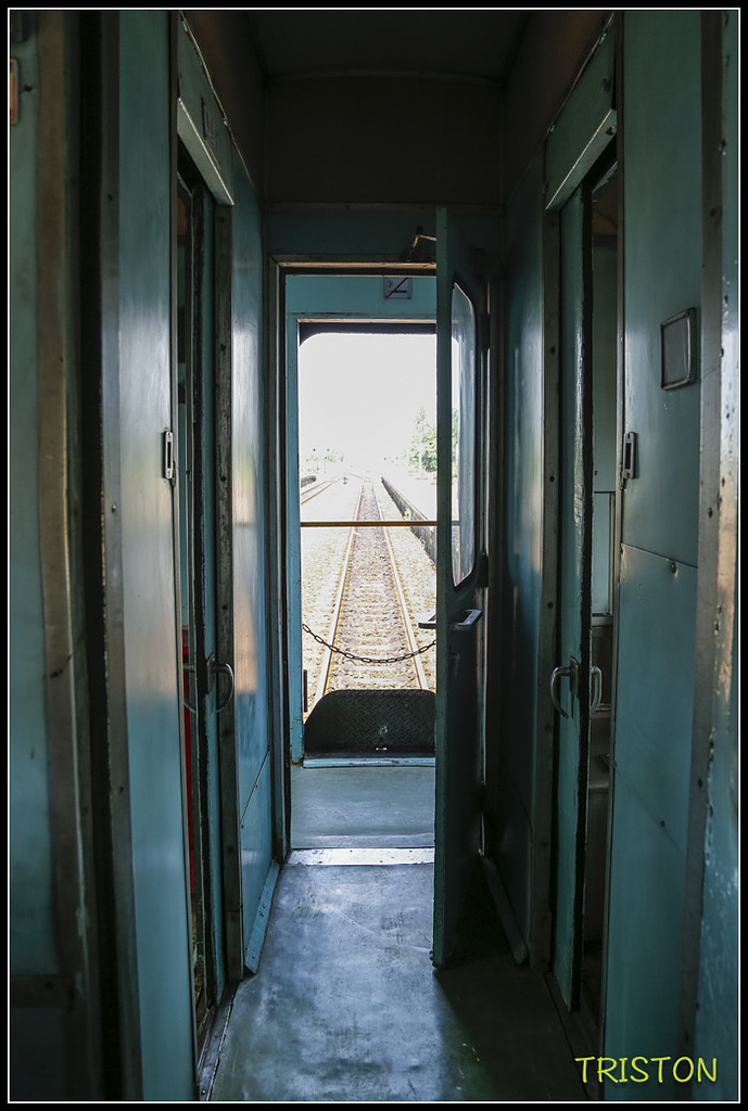 _H1A8108.jpg - 20171004 3671次藍皮普通車+鎮安車站