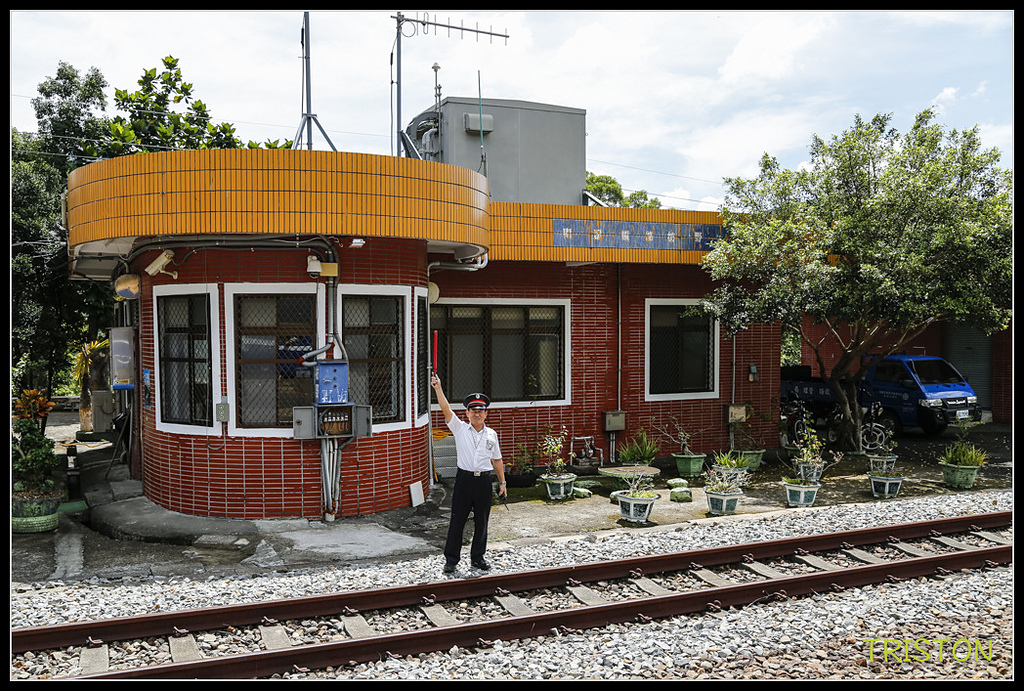 _H1A8187.jpg - 20171004 3671次藍皮普通車+鎮安車站