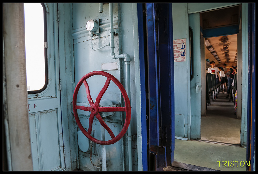 _H1A8121.jpg - 20171004 3671次藍皮普通車+鎮安車站