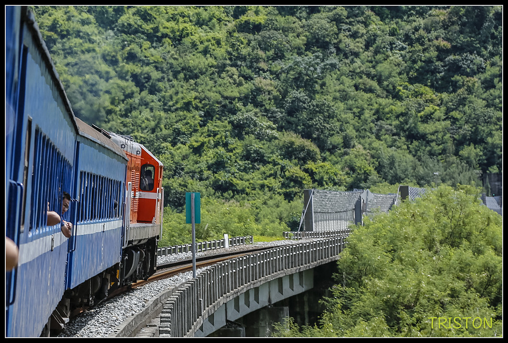 _H1A8191.jpg - 20171004 3671次藍皮普通車+鎮安車站