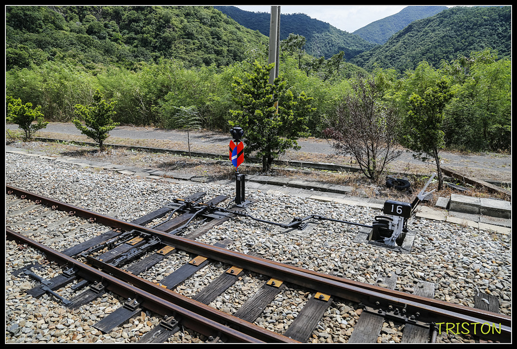 _H1A8189.jpg - 20171004 3671次藍皮普通車+鎮安車站