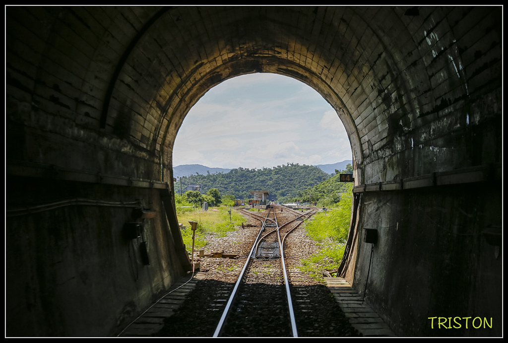 _H1A8309.jpg - 20171004 3671次藍皮普通車+鎮安車站