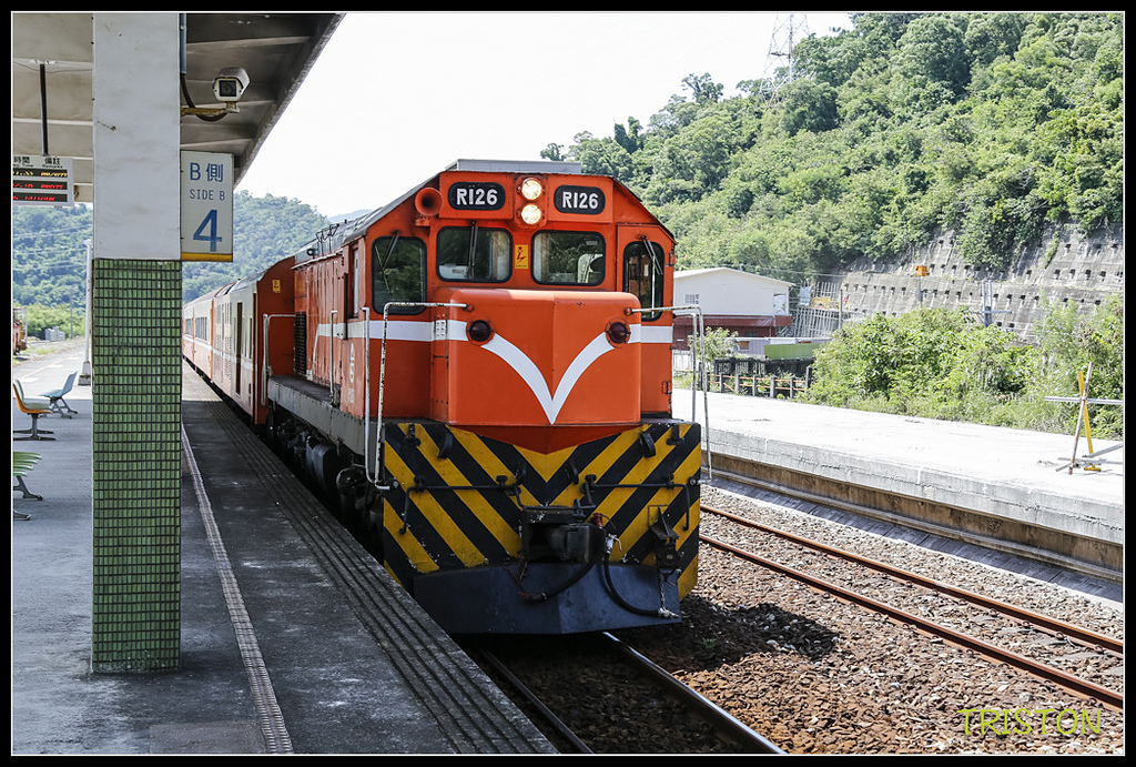 _H1A8286.jpg - 20171004 3671次藍皮普通車+鎮安車站