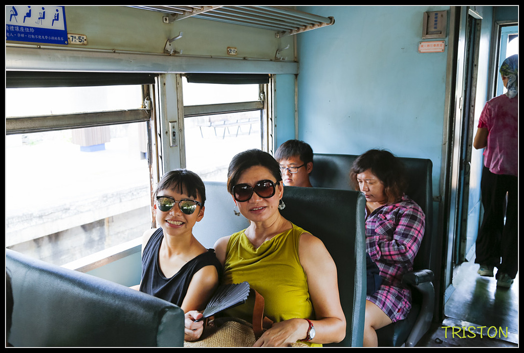 _H1A8117.jpg - 20171004 3671次藍皮普通車+鎮安車站