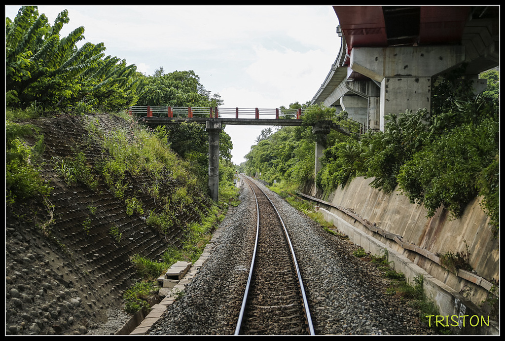 _H1A8418.jpg - 20171004 3671次藍皮普通車+鎮安車站