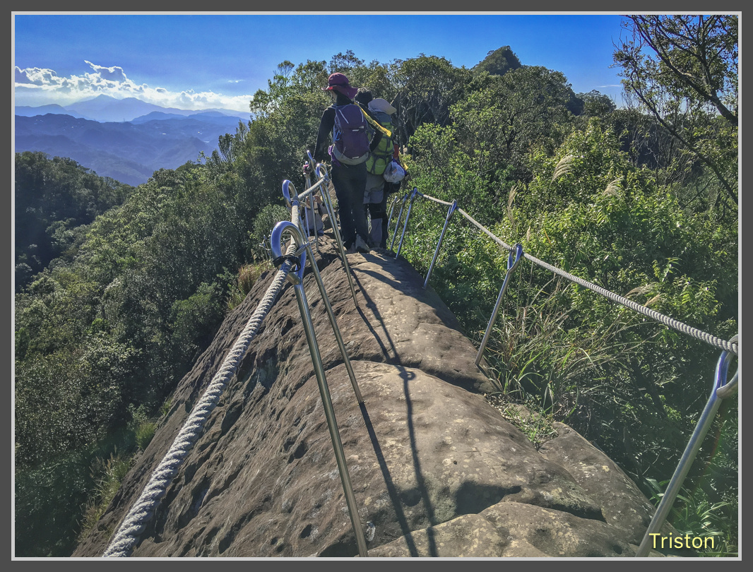 IMG_2301.jpg - 201161113 皇帝殿東西峰