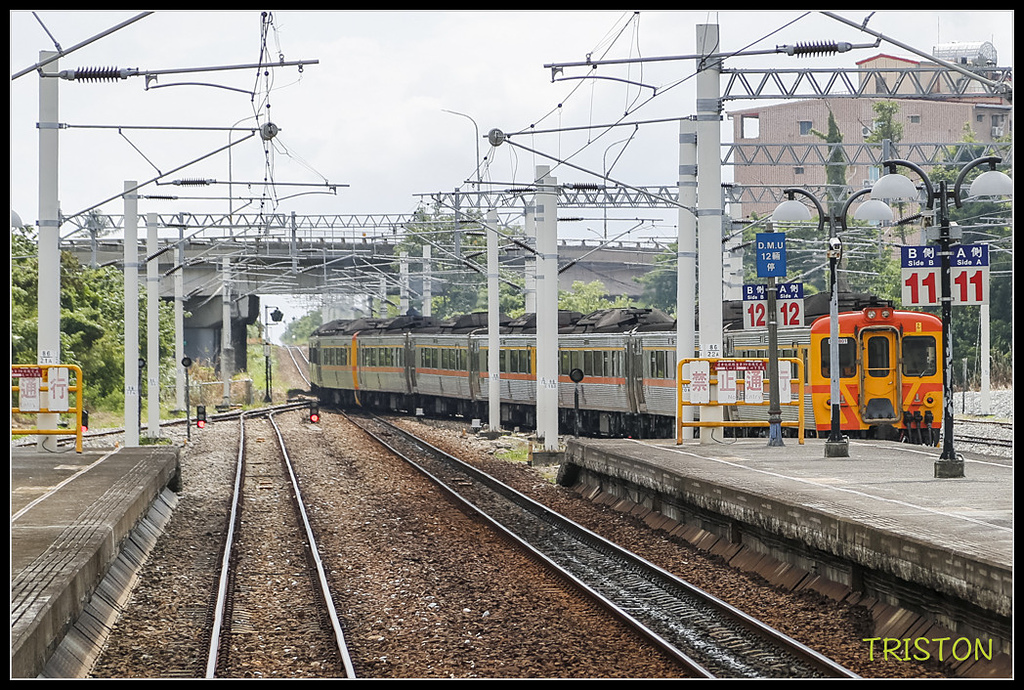 _H1A8481.jpg - 20171004 3671次藍皮普通車+鎮安車站