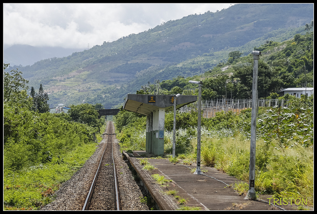 _H1A8428.jpg - 20171004 3671次藍皮普通車+鎮安車站