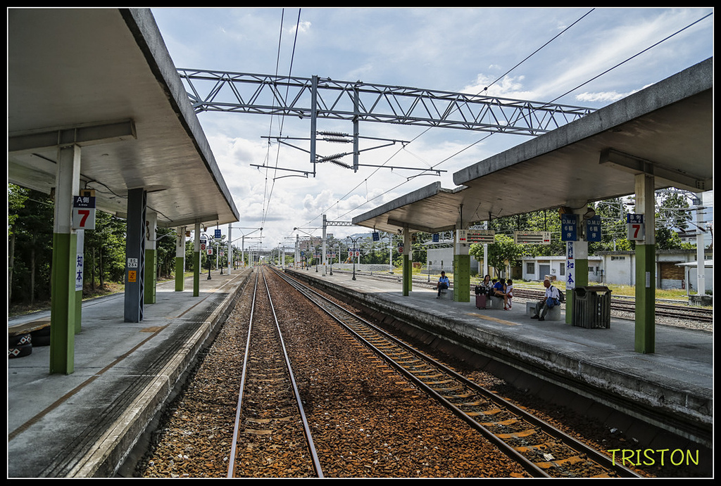 _H1A8440.jpg - 20171004 3671次藍皮普通車+鎮安車站