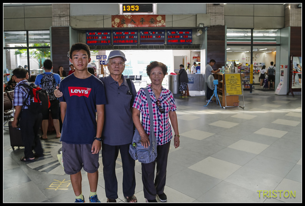 _H1A8503.jpg - 20171004 3671次藍皮普通車+鎮安車站