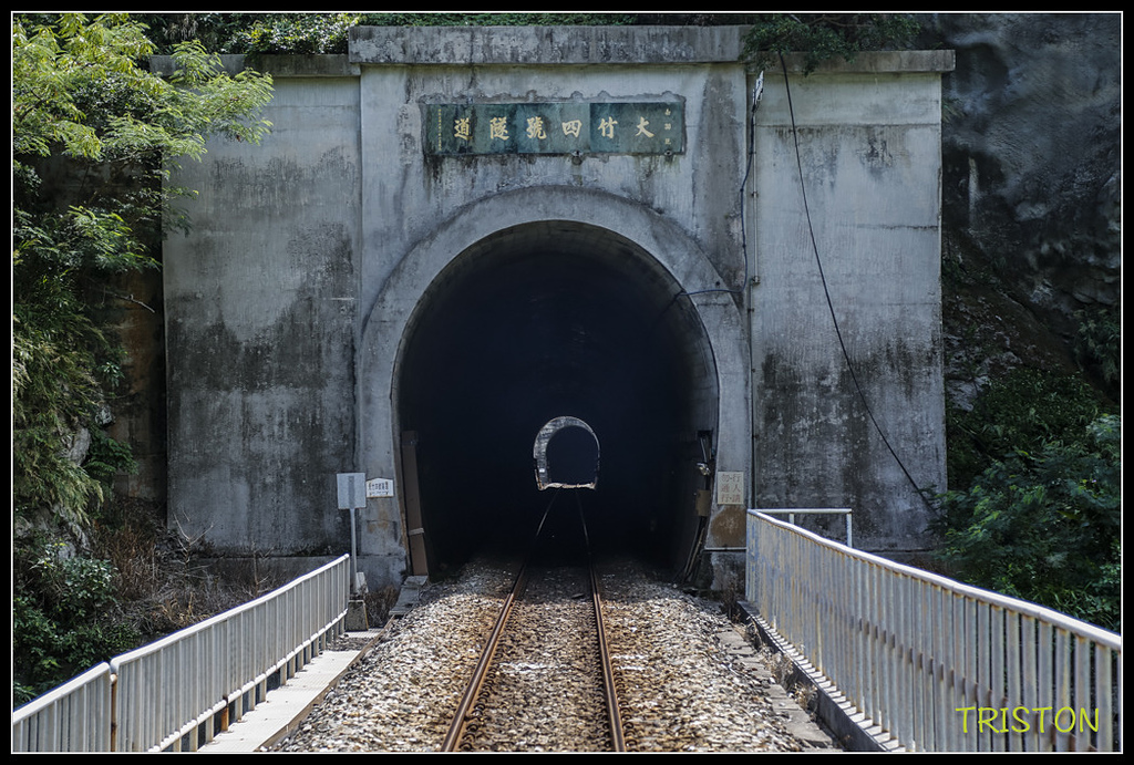 _H1A8370.jpg - 20171004 3671次藍皮普通車+鎮安車站