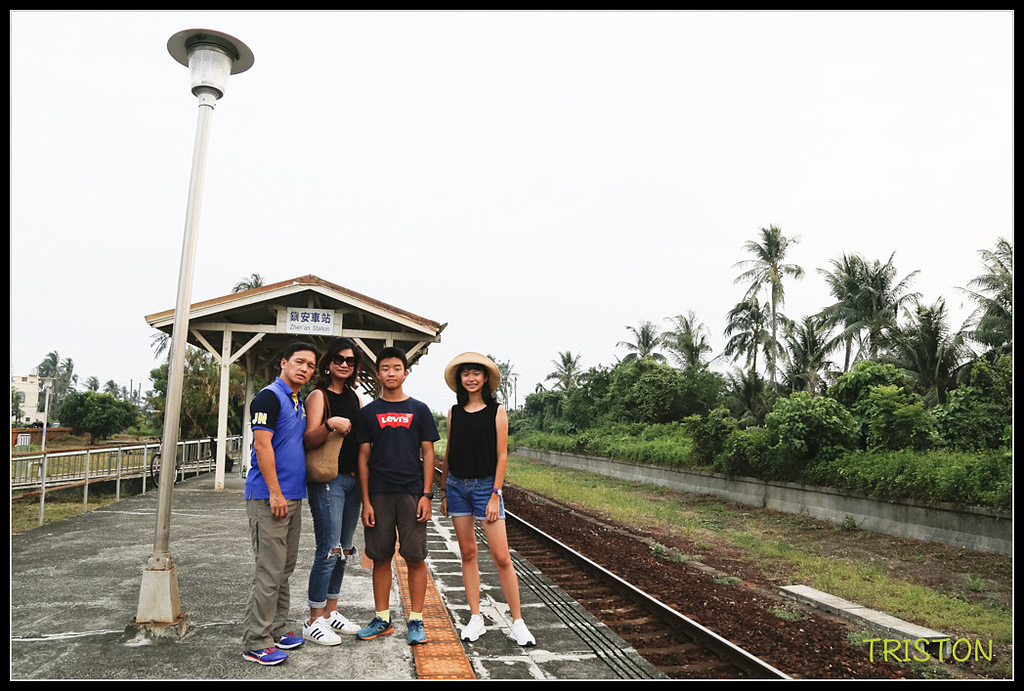 _H1A8527.jpg - 20171004 3671次藍皮普通車+鎮安車站