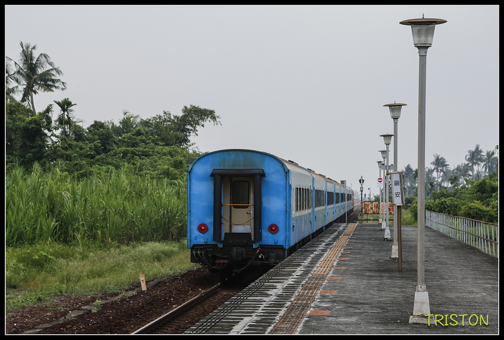_H1A8541.jpg - 20171004 3671次藍皮普通車+鎮安車站