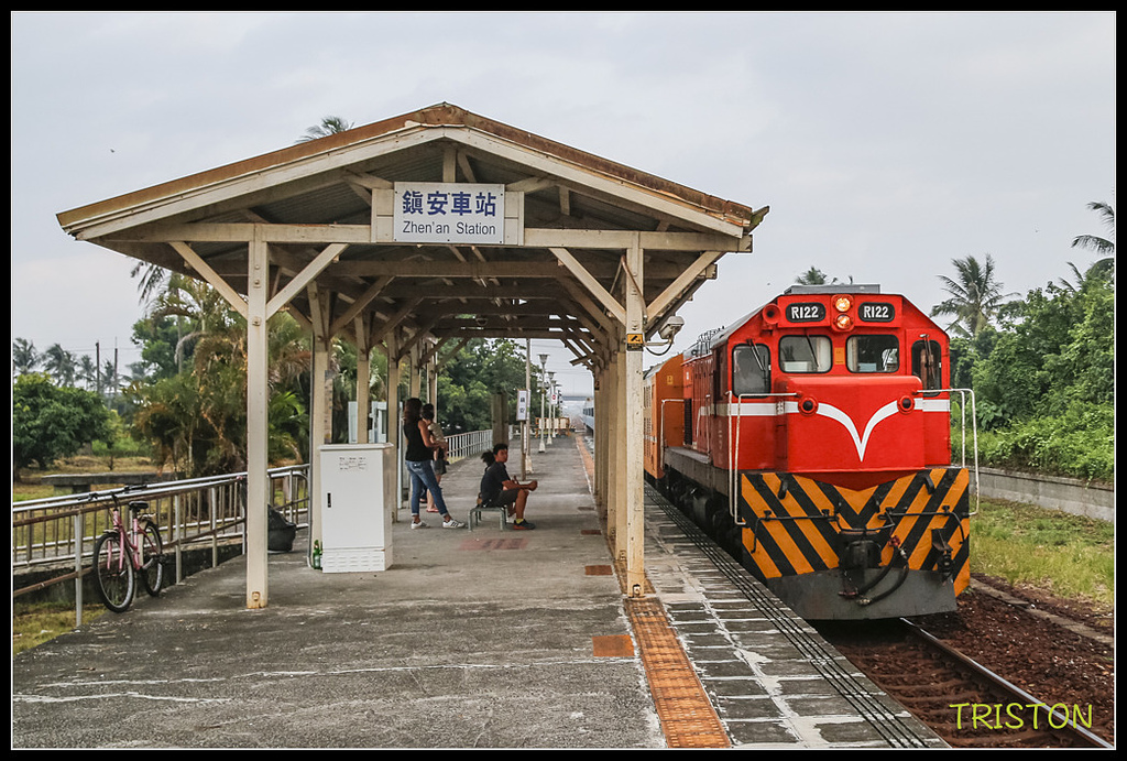 _H1A8535.jpg - 20171004 3671次藍皮普通車+鎮安車站