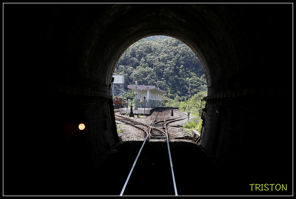 _H1A8267.jpg - 20171004 3671次藍皮普通車+鎮安車站