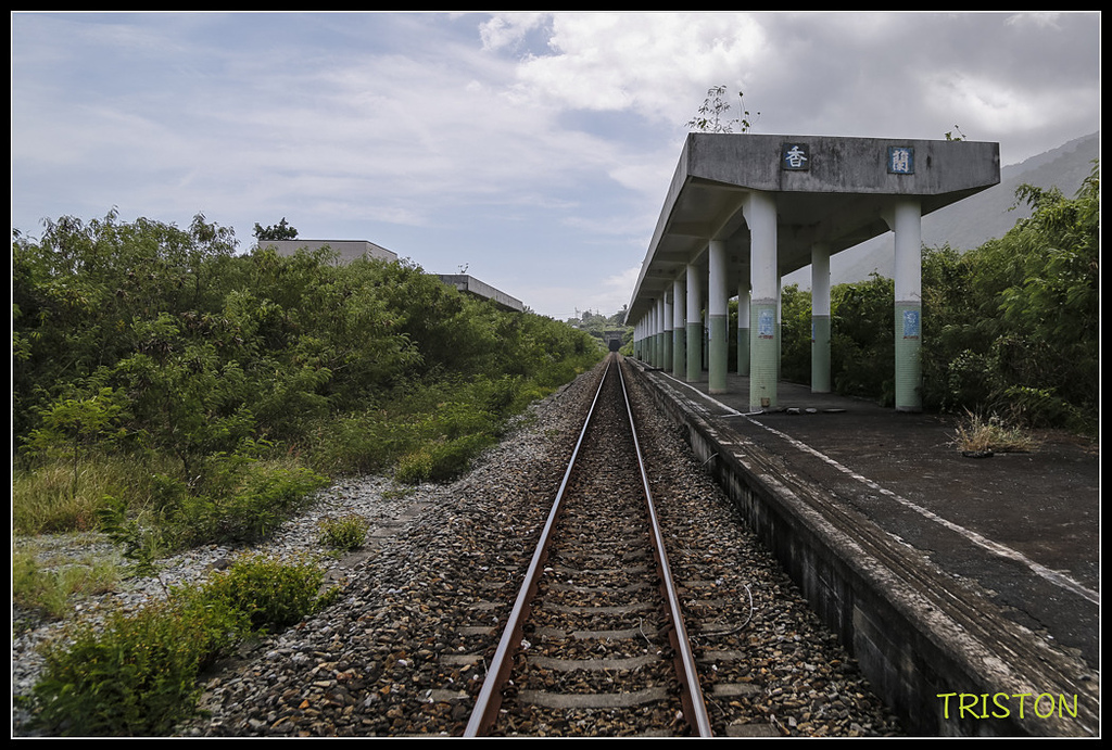 _H1A8406.jpg - 20171004 3671次藍皮普通車+鎮安車站