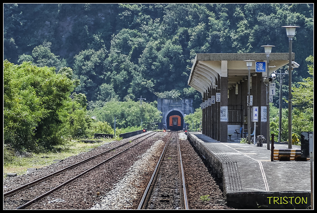 _H1A8361.jpg - 20171004 3671次藍皮普通車+鎮安車站