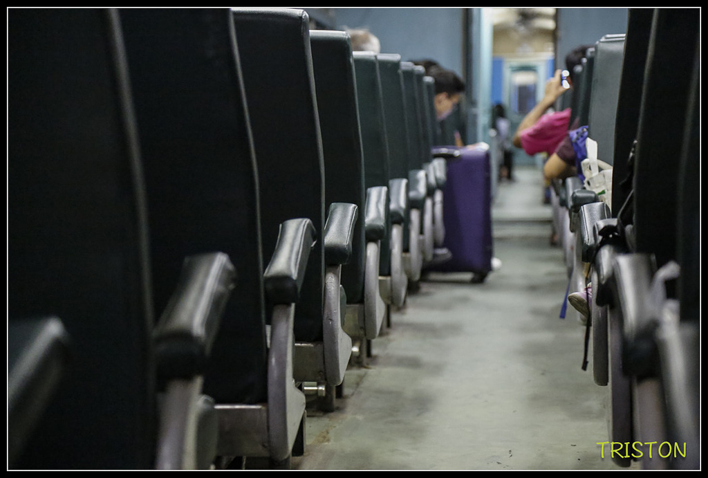 _H1A8393.jpg - 20171004 3671次藍皮普通車+鎮安車站