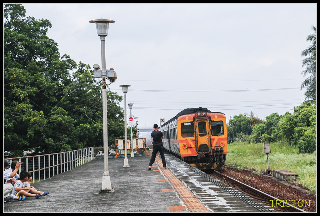 _H1A8560.jpg - 20171004 3671次藍皮普通車+鎮安車站