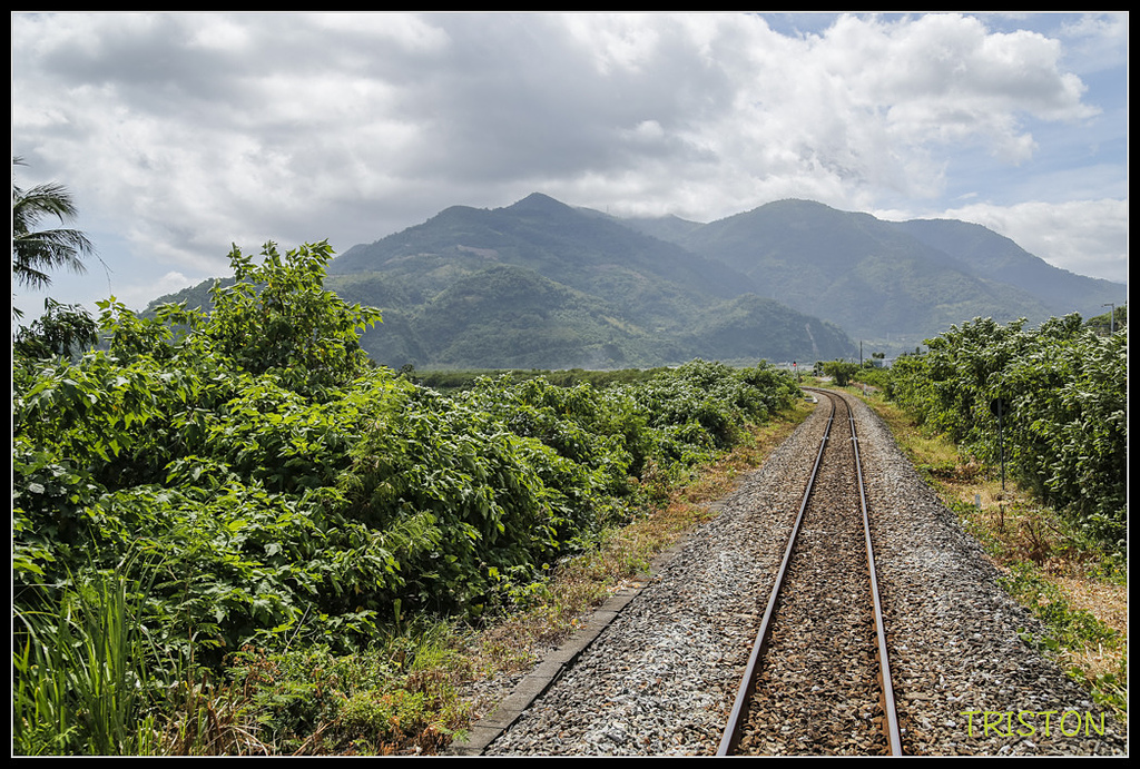 _H1A8410.jpg - 20171004 3671次藍皮普通車+鎮安車站