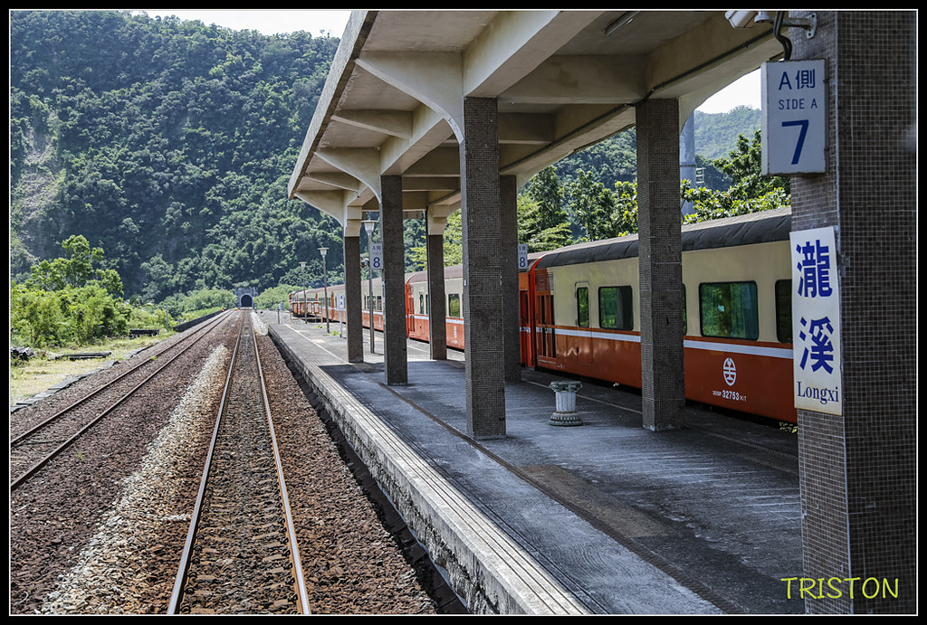 _H1A8353.jpg - 20171004 3671次藍皮普通車+鎮安車站