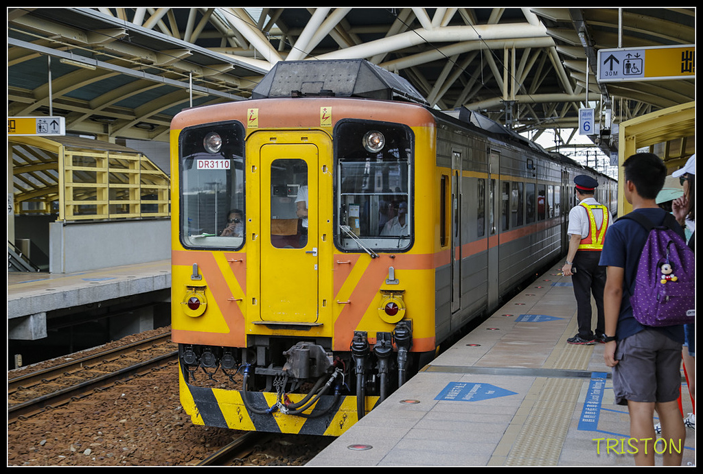 _H1A8093.jpg - 20171004 3671次藍皮普通車+鎮安車站