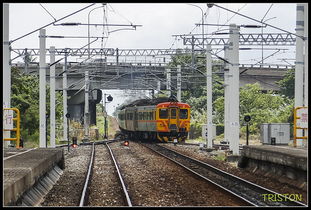 _H1A8483.jpg - 20171004 3671次藍皮普通車+鎮安車站