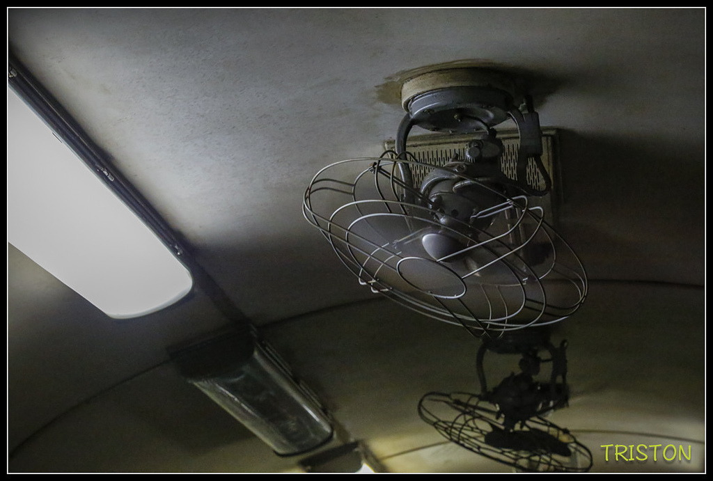 _H1A8316.jpg - 20171004 3671次藍皮普通車+鎮安車站