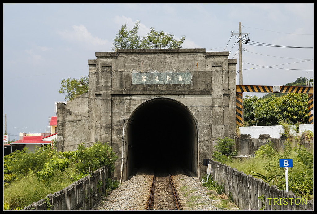 _H1A8138.jpg - 20171004 3671次藍皮普通車+鎮安車站