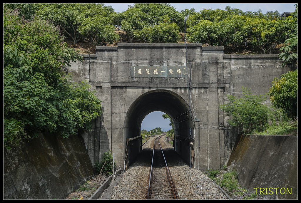 _H1A8152.jpg - 20171004 3671次藍皮普通車+鎮安車站