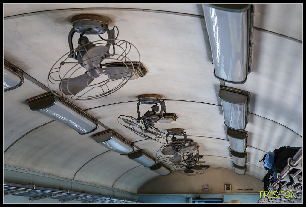 _H1A8107.jpg - 20171004 3671次藍皮普通車+鎮安車站