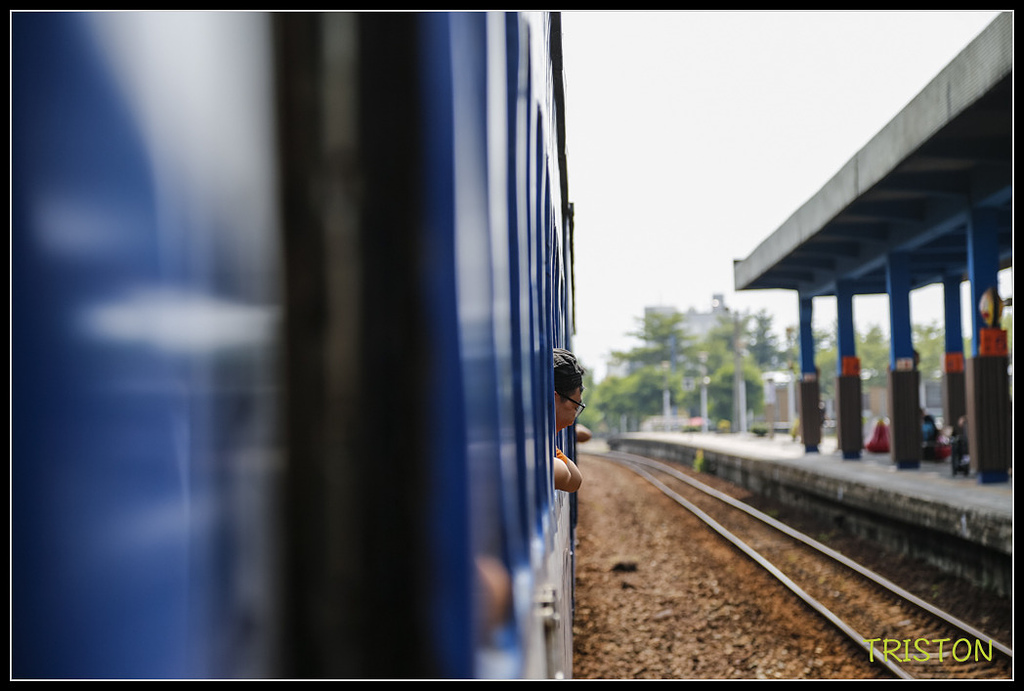 _H1A8113.jpg - 20171004 3671次藍皮普通車+鎮安車站