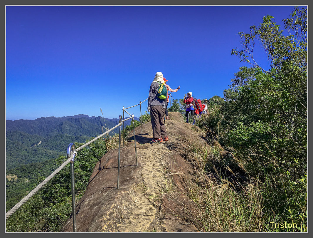 IMG_0984.jpg - 201161113 皇帝殿東西峰