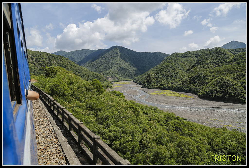 _H1A8177.jpg - 20171004 3671次藍皮普通車+鎮安車站