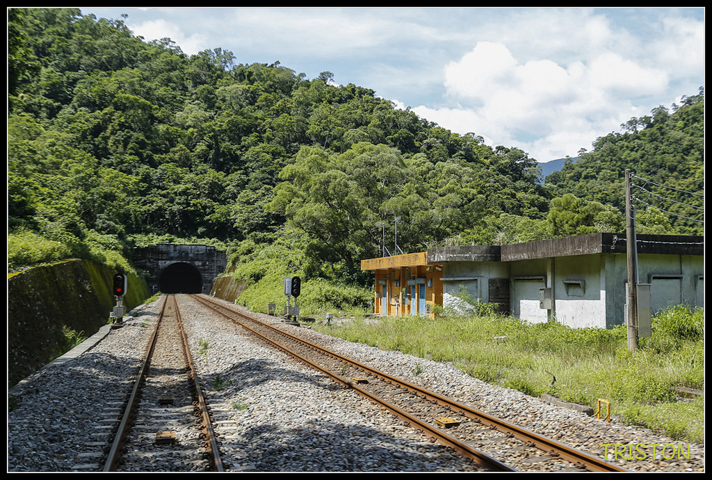 _H1A8229.jpg - 20171004 3671次藍皮普通車+鎮安車站