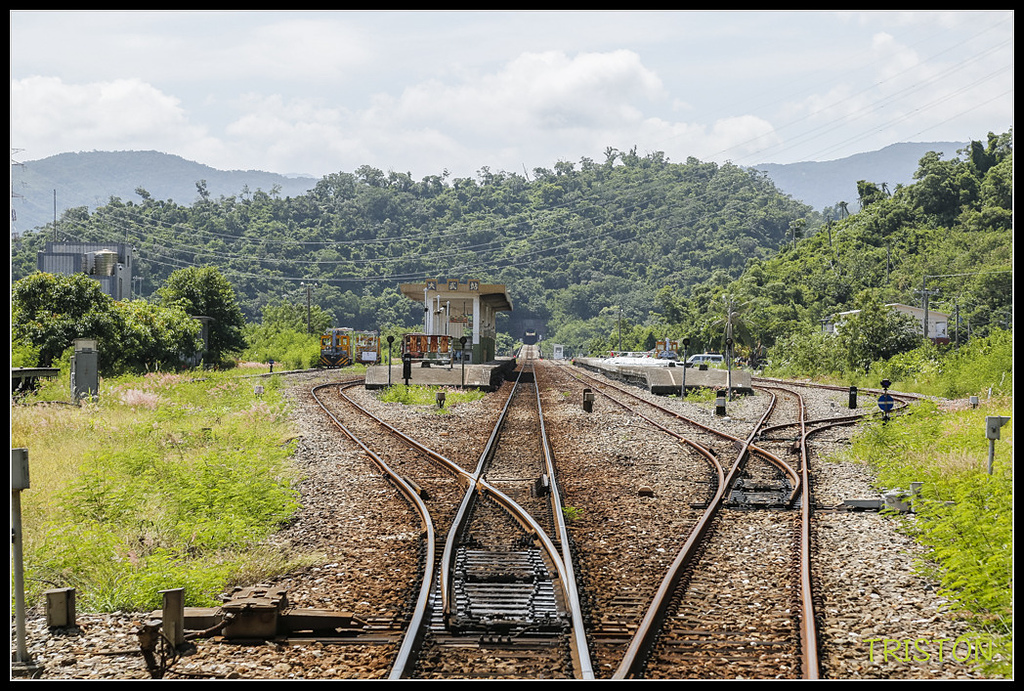 _H1A8308.jpg - 20171004 3671次藍皮普通車+鎮安車站
