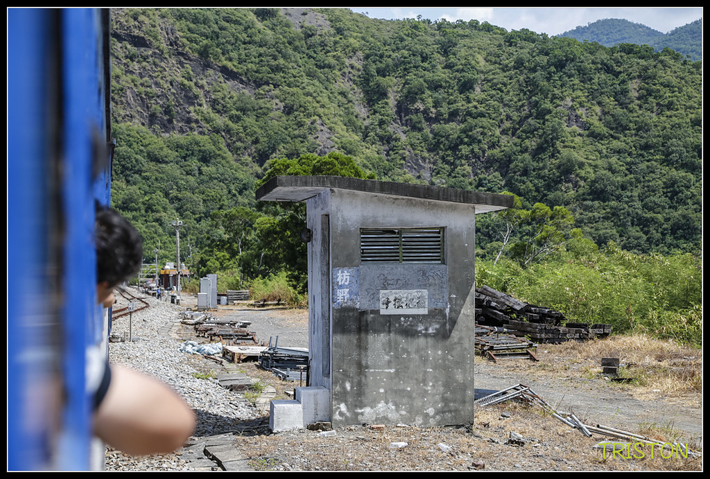 _H1A8179.jpg - 20171004 3671次藍皮普通車+鎮安車站