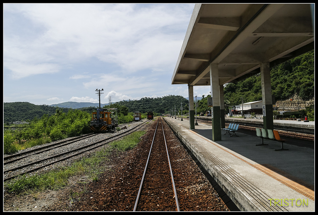 _H1A8277.jpg - 20171004 3671次藍皮普通車+鎮安車站