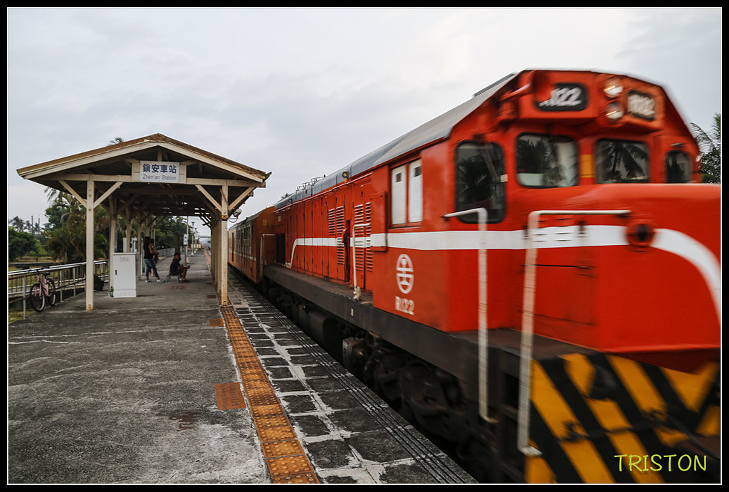 _H1A8538.jpg - 20171004 3671次藍皮普通車+鎮安車站