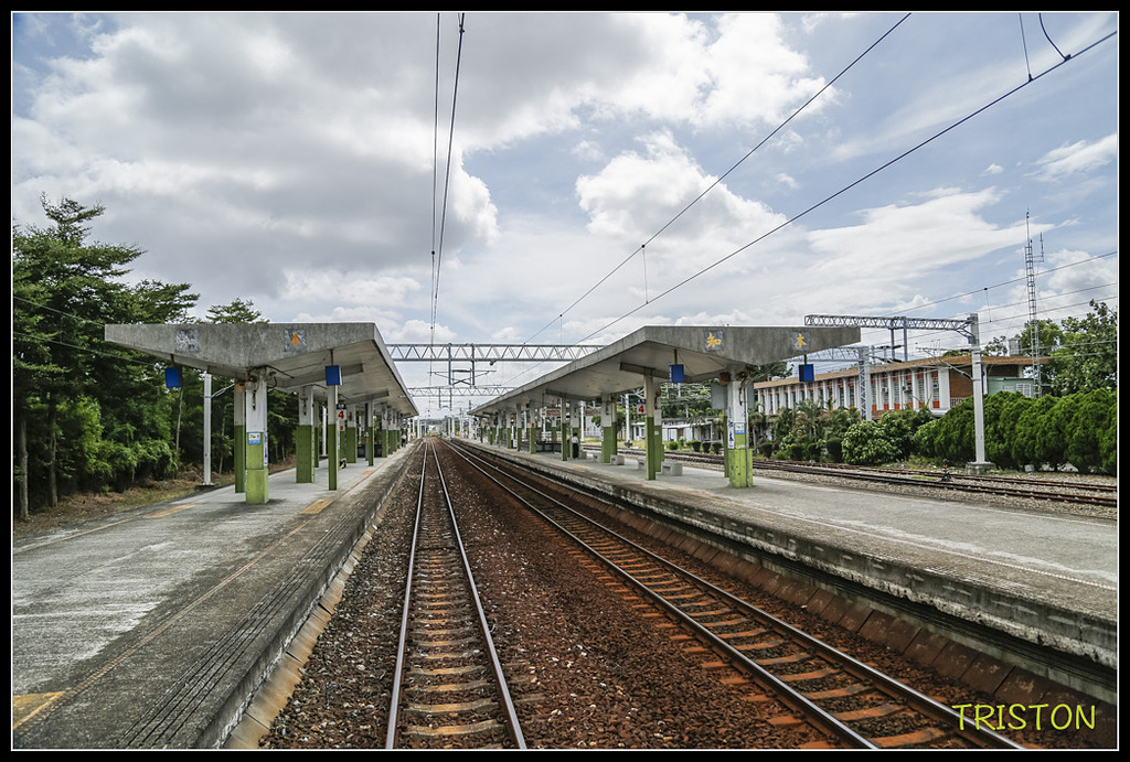 _H1A8492.jpg - 20171004 3671次藍皮普通車+鎮安車站