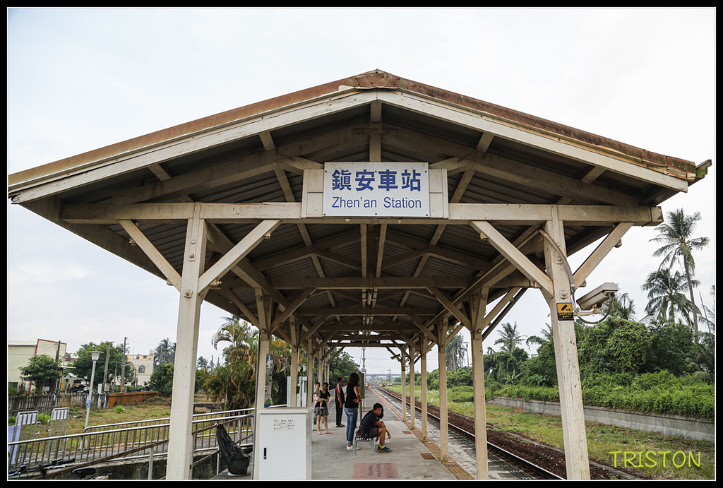 _H1A8543.jpg - 20171004 3671次藍皮普通車+鎮安車站